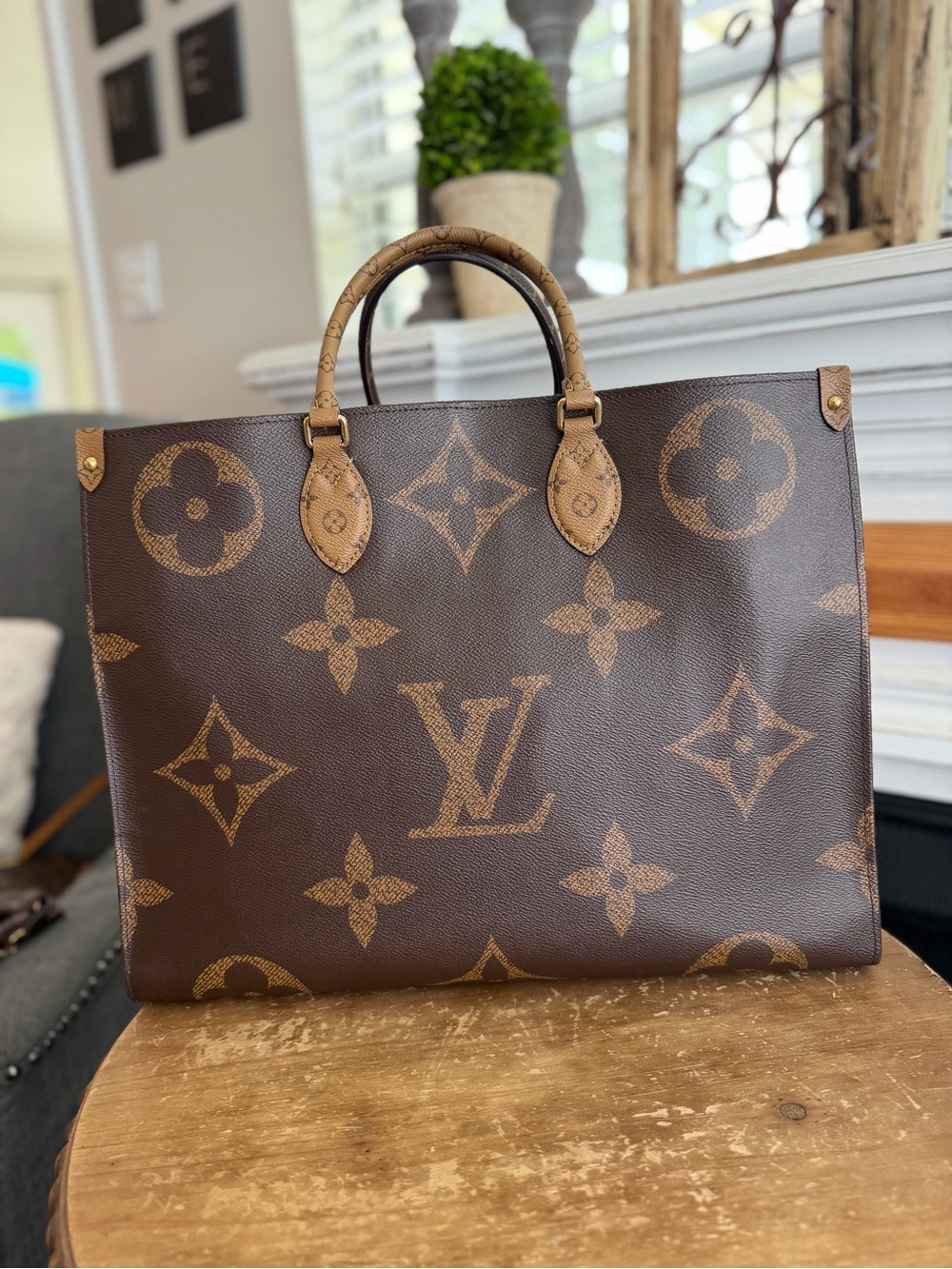 Louis Vuitton OnTheGo GM Reverse Monogram Tote shoulder bag
